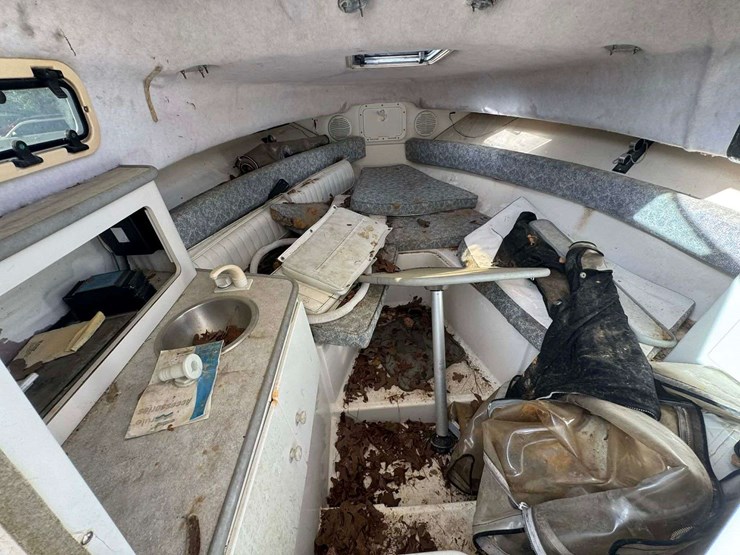 robalo-2240-walkaround-yacht-boat-with-cabin-image-20