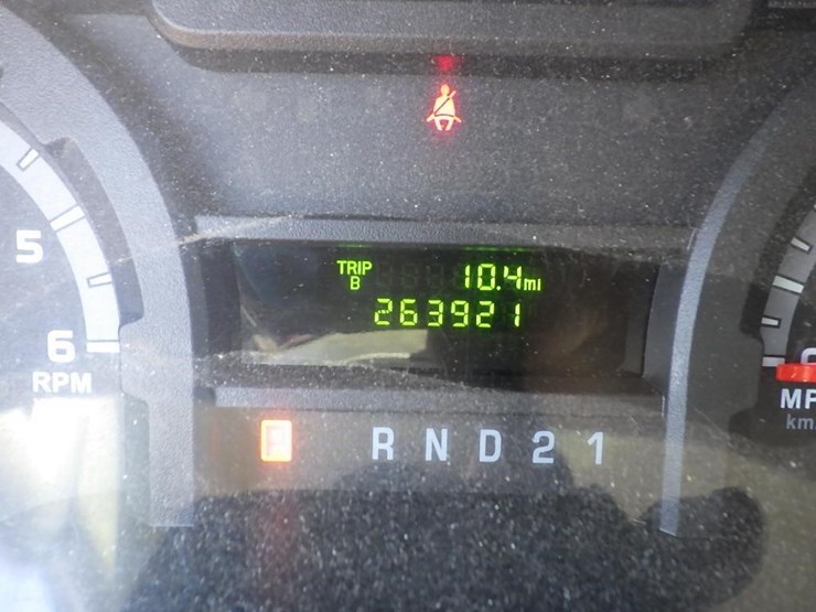 2013-ford-cargo-image-28