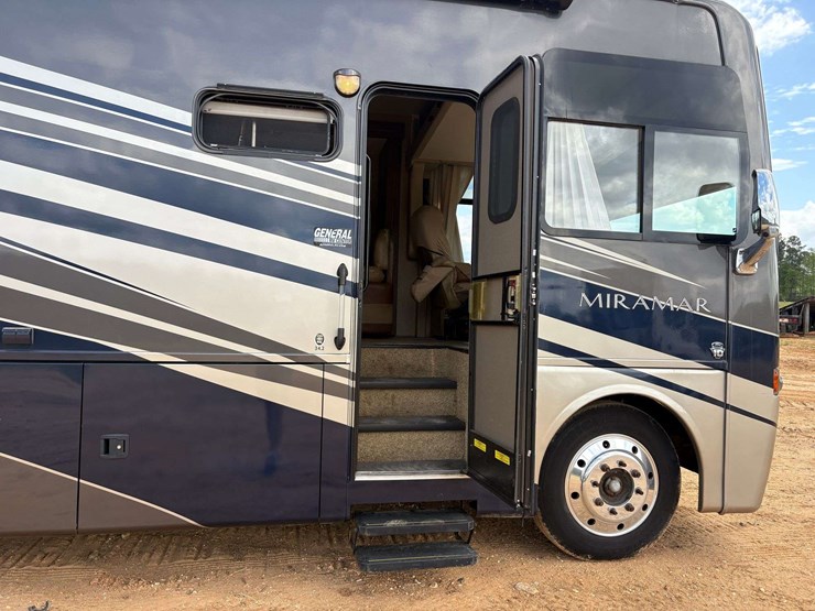 2014-ford-f-53-motorhome-image-11