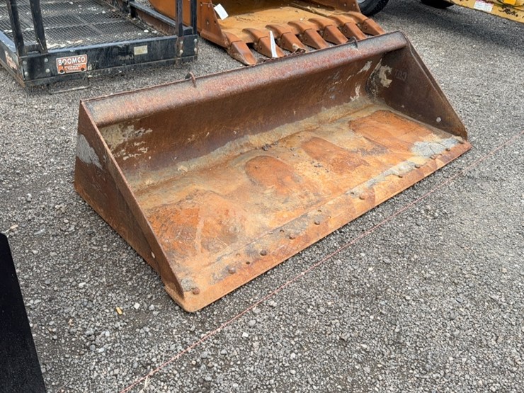 #2042-•-cat-84"-skid-steer-smooth-bucket-image-2