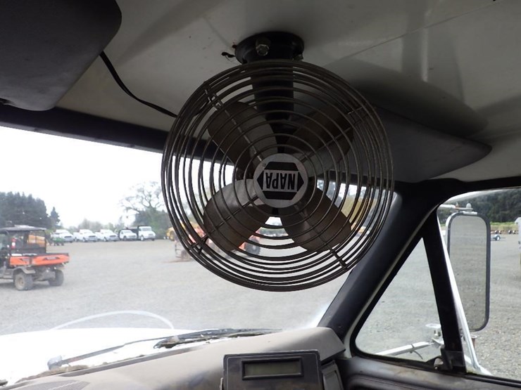 1995-ford-f800-image-43