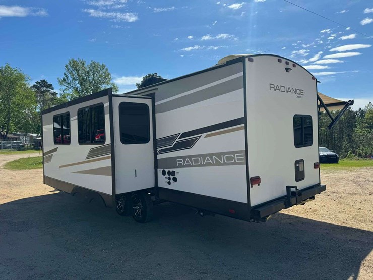 2021-radiance-28bh-bumper-pull-camper---bunks-image-18