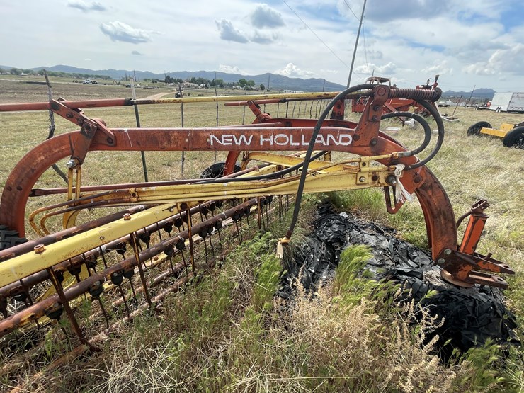 new-holland-260-image-5