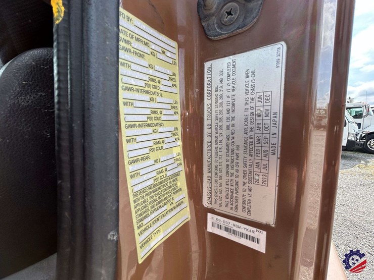 2013-ud-ud3300-s/a-garbage-truck-image-87