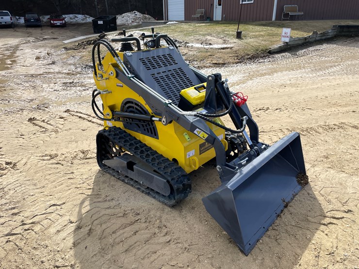 #212-•-landhonor-mini-skid-steer-loader-image-3