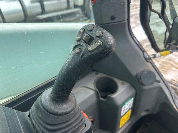 2022-bobcat-t66-image-32