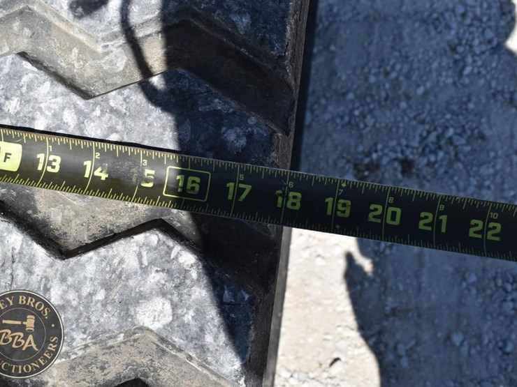 2020-deere-333g-image-21