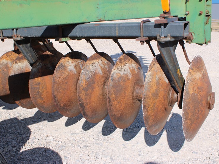 john-deere-235-image-18