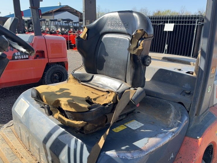 toyota-8fd35u-image-10