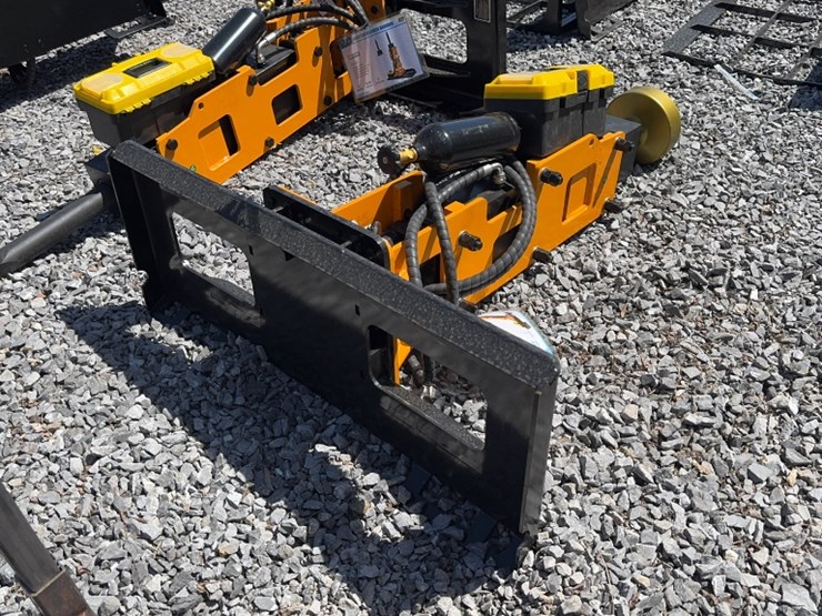 #6061-•-future-skid-steer-hyd-post-driver-image-3