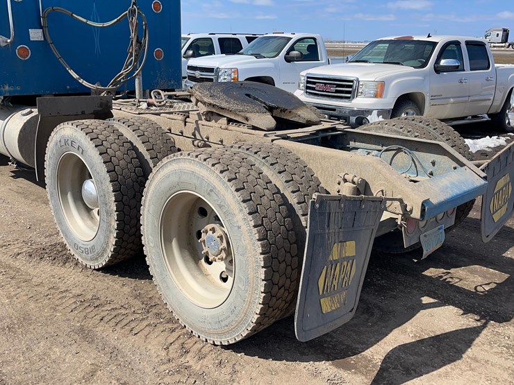 2004-kenworth-w900-image-11