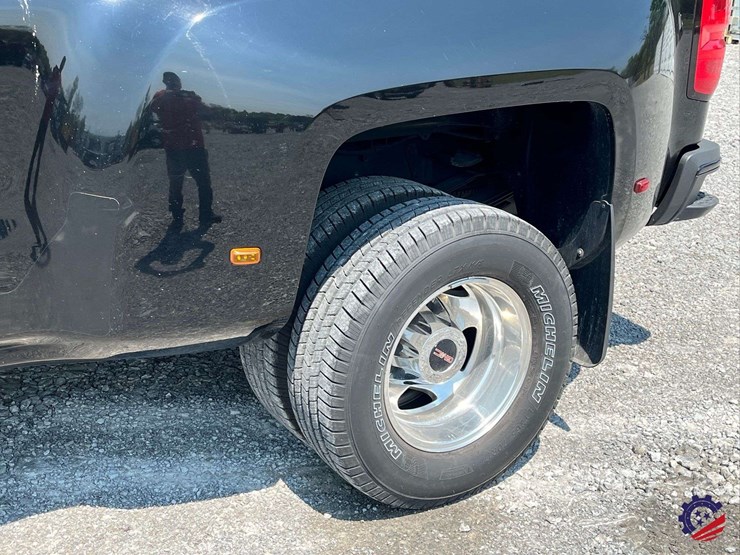 2015-gmc-3500-image-8