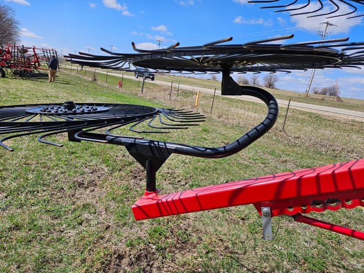 massey-ferguson-12-image-14