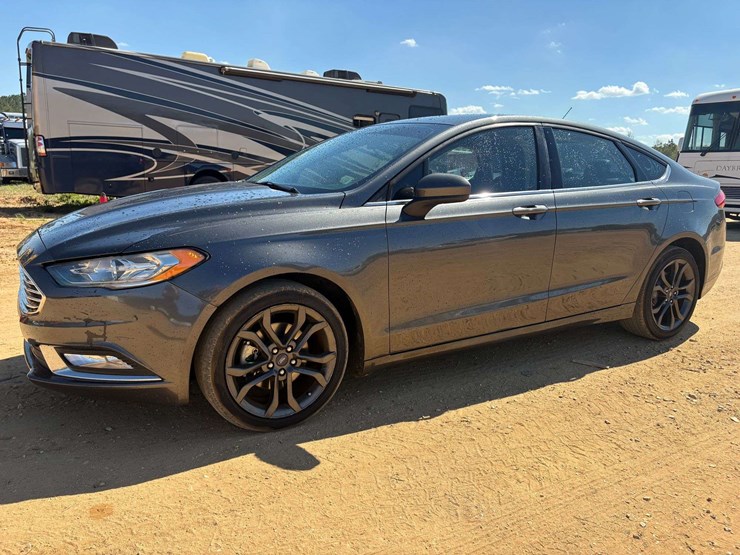 2018-ford-fusion-se-4-door-sedan-(109,948-miles)-image-1