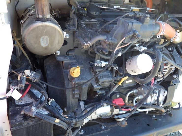 2021-bobcat-t740-image-11