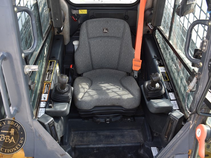 2021-deere-333g-image-35