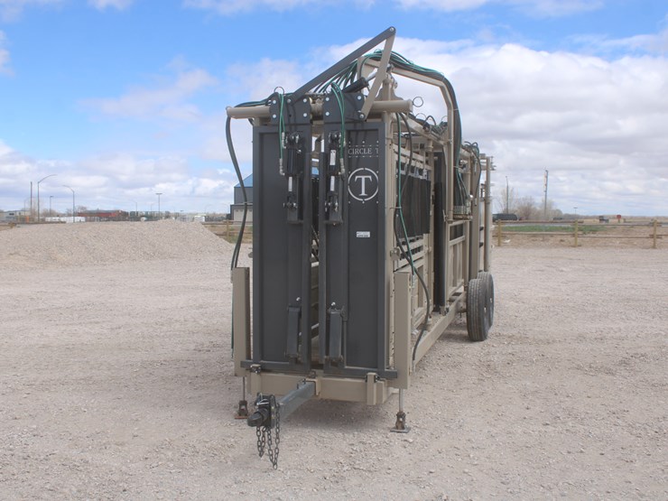 #1083-•-new-circle-t-portable-complete-cattle-processing-system-image-20