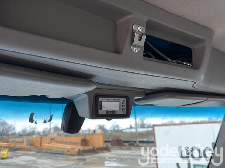 2018-peterbilt-579-image-127