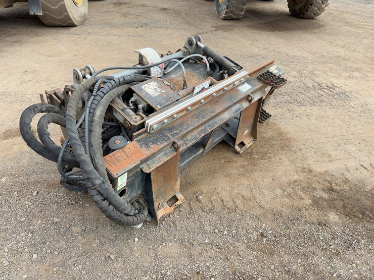 2011-caterpillar-pc210-cold-planer-image-2