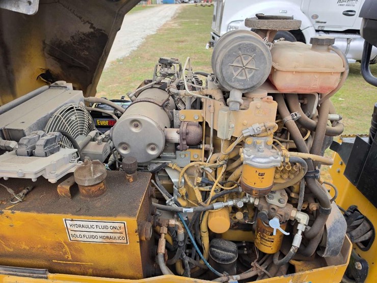 2015-caterpillar-cb24b-image-8