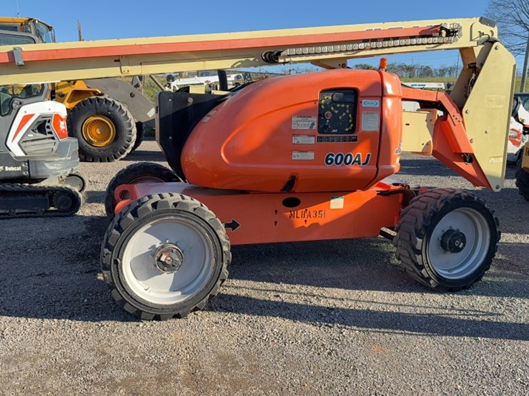 2013-jlg-600aj-image-12