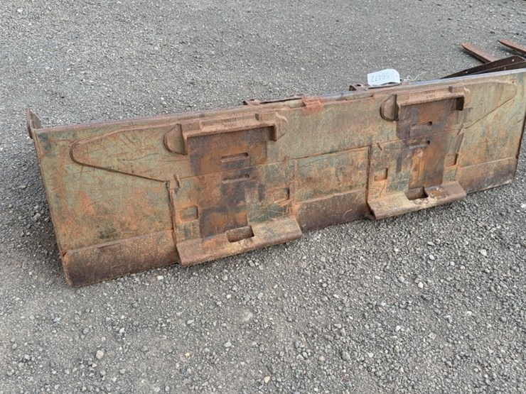 #2015-•-bobcat-78"-skid-steer-tooth-bucket-image-3