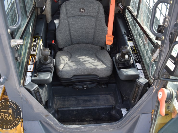 2021-deere-333g-image-36