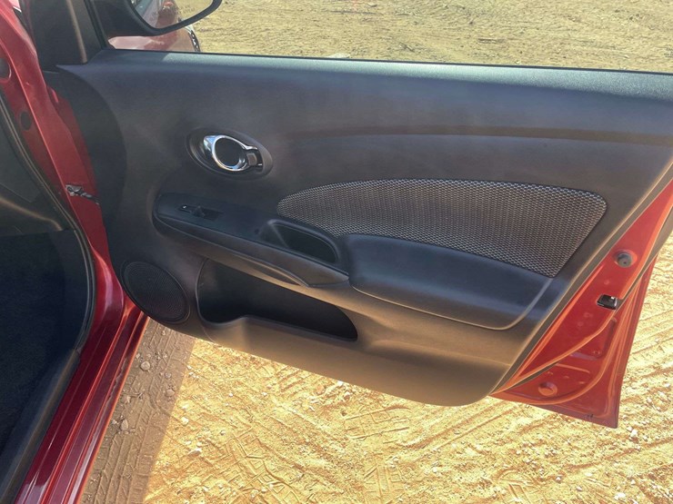 2019-nissan-versa-sv-4-door-sedan-(114,431-miles)-image-16