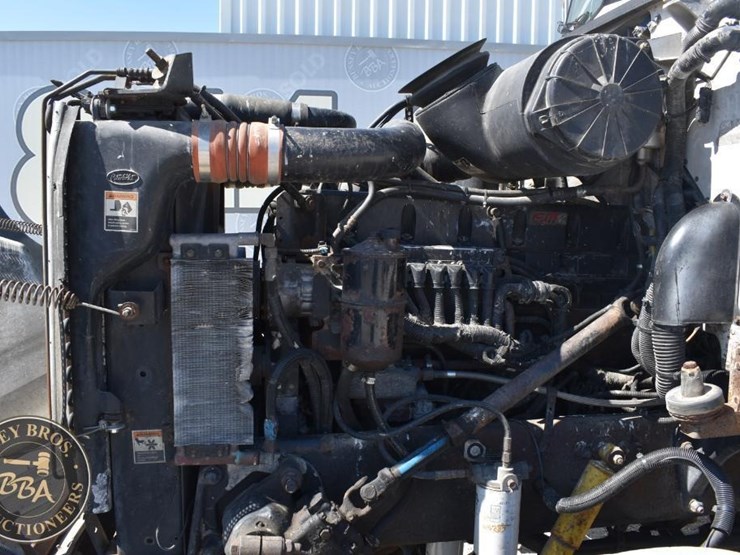 2002-peterbilt-385-image-29
