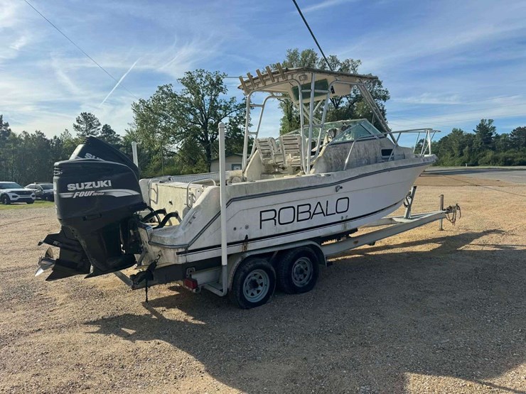 robalo-2240-walkaround-yacht-boat-with-cabin-image-7