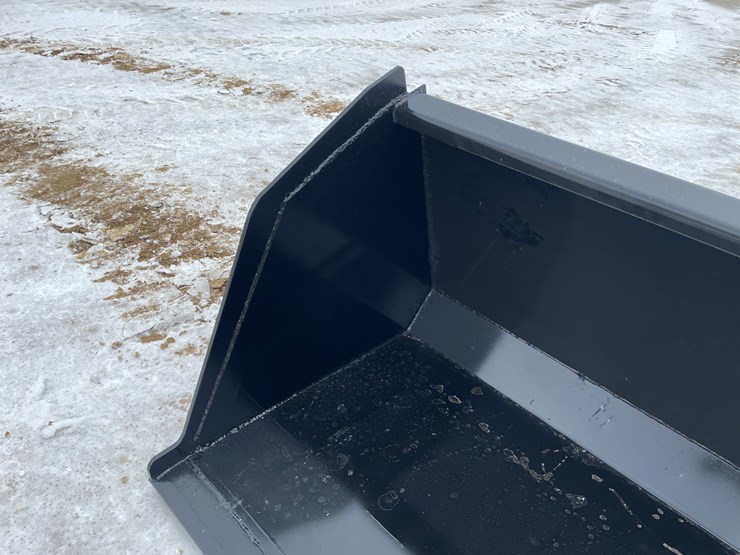 #2043-•-skid-steer-mount-84"-snow-liter-bucket-image-9