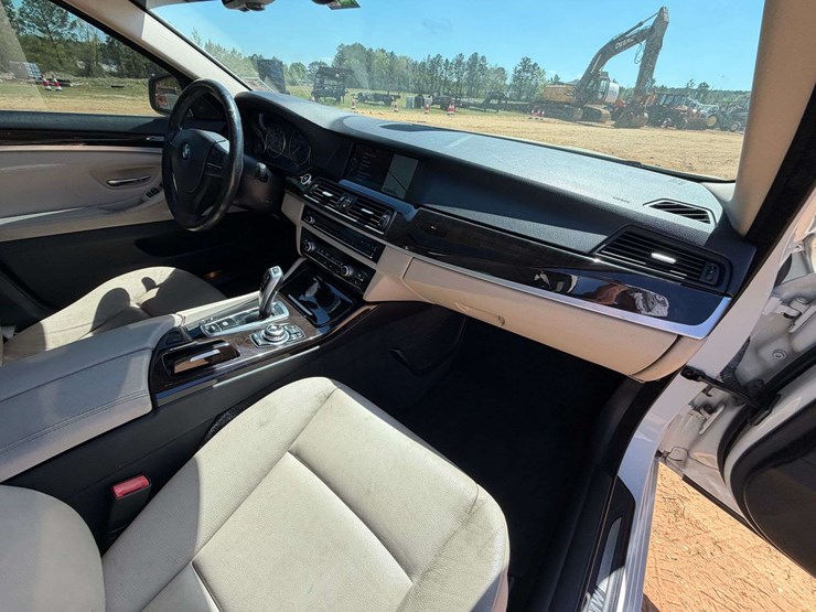 2011-bmw-528i-4-door-sedan-(178,025-miles)-image-20