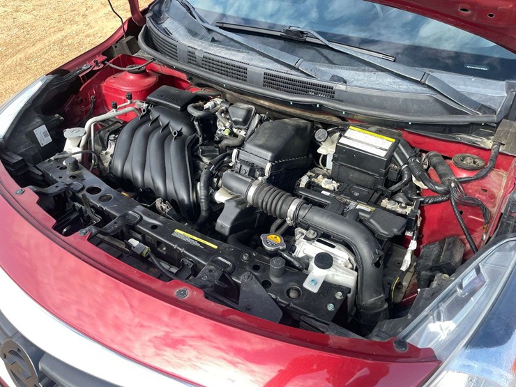 2019-nissan-versa-sv-4-door-sedan-(114,431-miles)-image-6