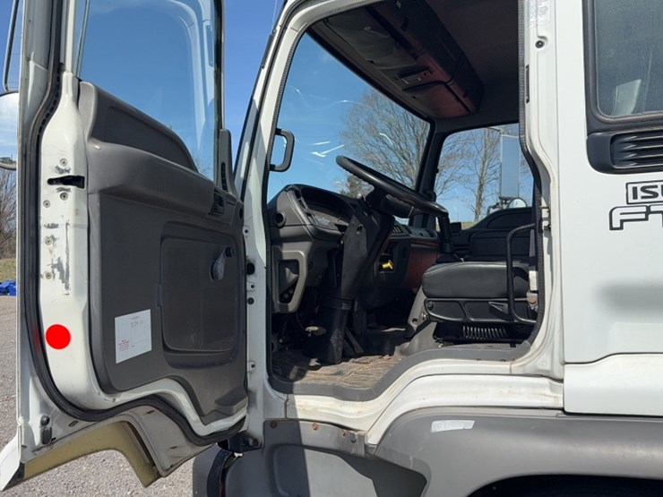 2004-isuzu-ftr-image-15