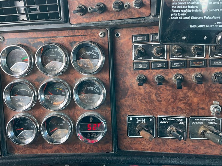 2004-kenworth-w900-image-88