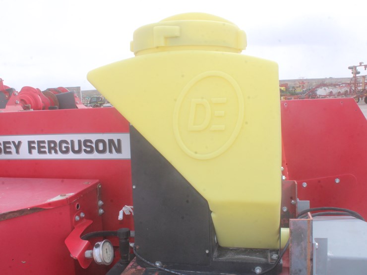 2015-massey-ferguson-1840-image-35