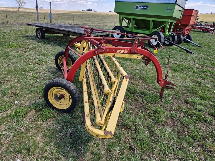 new-holland-258-image-6