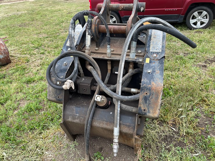 #4017-•-2016-mb-crusher-bucket-image-6