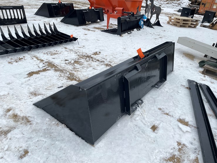 #2040-•-skid-steer-mount-90"-bucket-with-blade-image-7