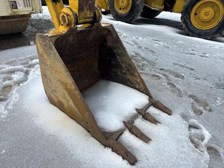 caterpillar-307-image-37