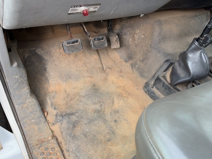 2006-ford-750-image-21