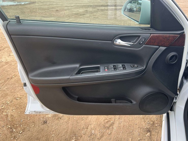 2011-chevrolet-impala-lt-4-door-sedan-(206,126-miles)-image-9