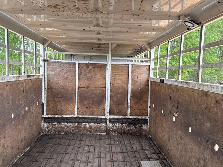 2016-neville-trailer-image-11