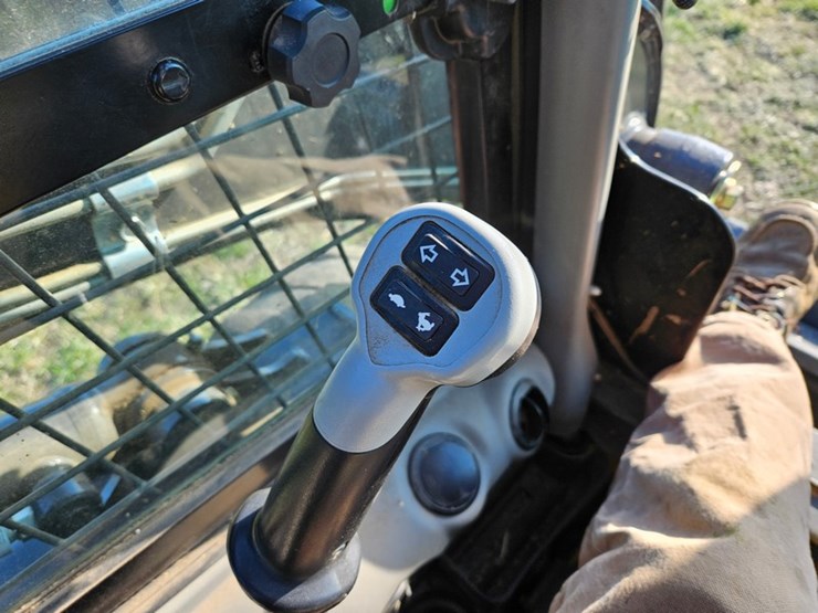 new-holland-l218-image-29