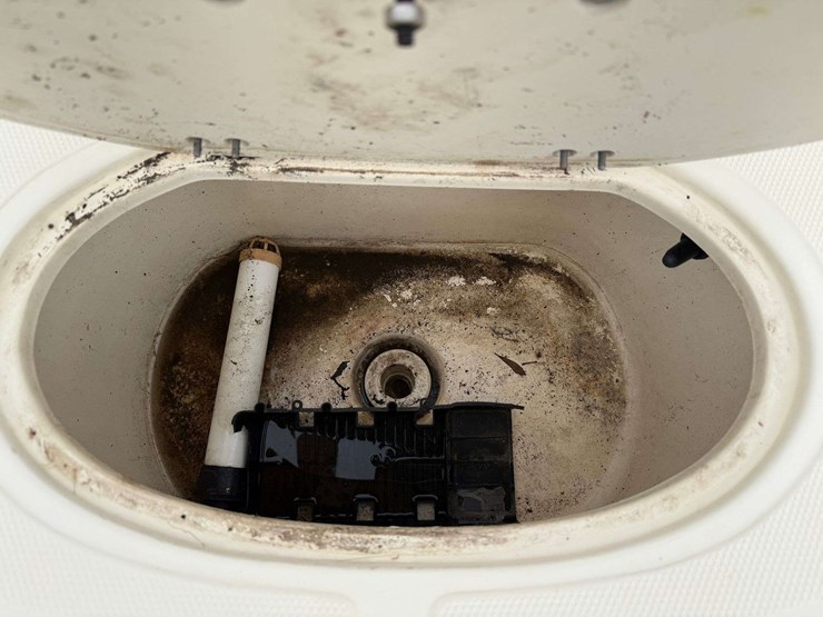 2003-sea-hunt-escape-200d-bay-boat-image-18