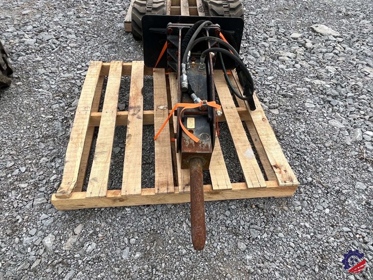 2017-paladin-sfb350-mini-skid-hydraulic-hammer-attachment-image-8