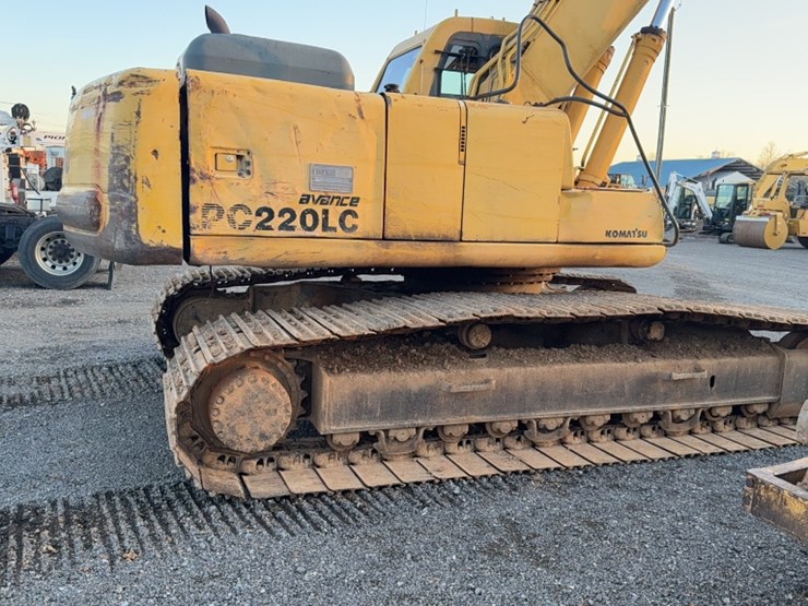 komatsu-pc220-lc-image-9