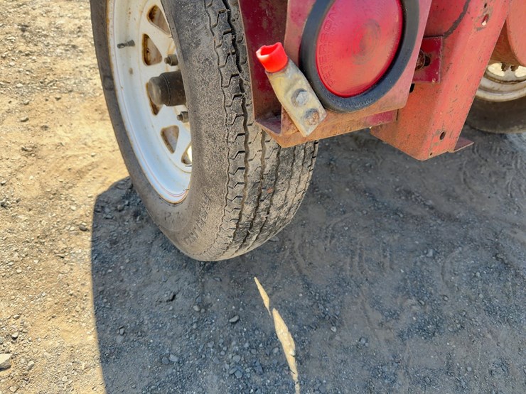 giant-vac-tow-behind-leaf-sucker-image-8