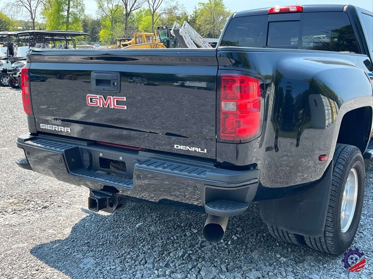 2015-gmc-3500-image-27