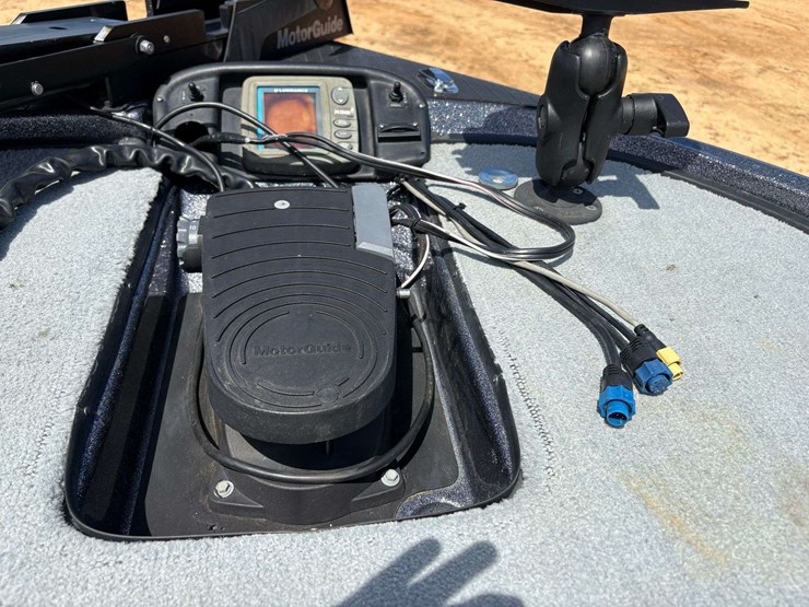 2005-triton-tr-196-w/-tandem-axle-boat-trailer-image-13